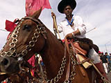 Fotografia Gaucho Antonio Gil, Cada 8 de enero llegan al santuario del Gaucho Gil en la ruta 123, cientos de peregrinos en autos, motos, colectivos, bicicletas, a caballo o caminando para rendirle homenaje el día de su muerte.